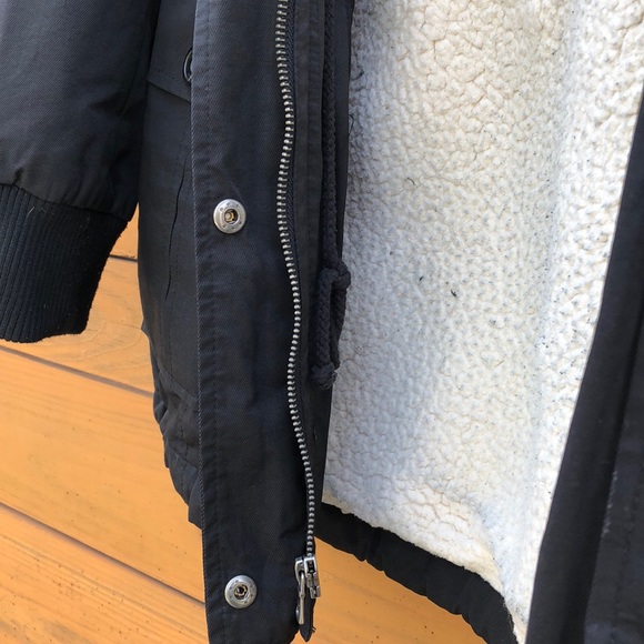 Levi’s parka w Sherpa lining and faux fur trim - Picture 7 of 7